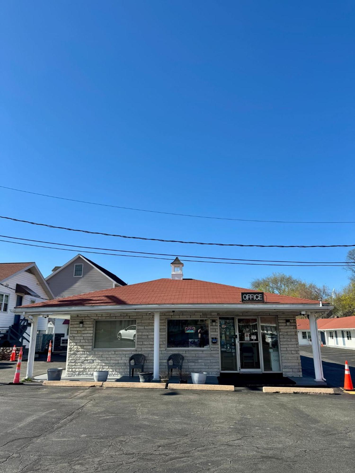 סאוגוס Chisholm'S Motor Inn מראה חיצוני תמונה