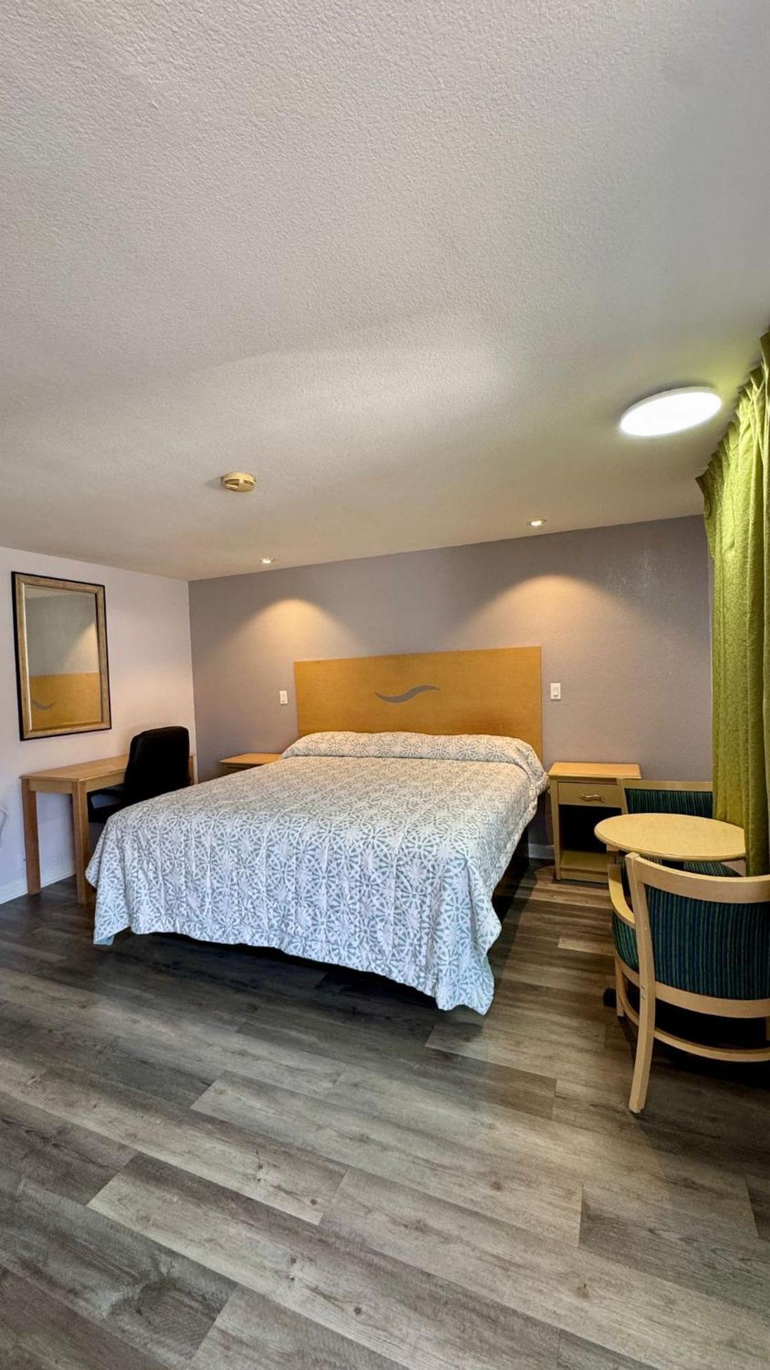 סאוגוס Chisholm'S Motor Inn מראה חיצוני תמונה