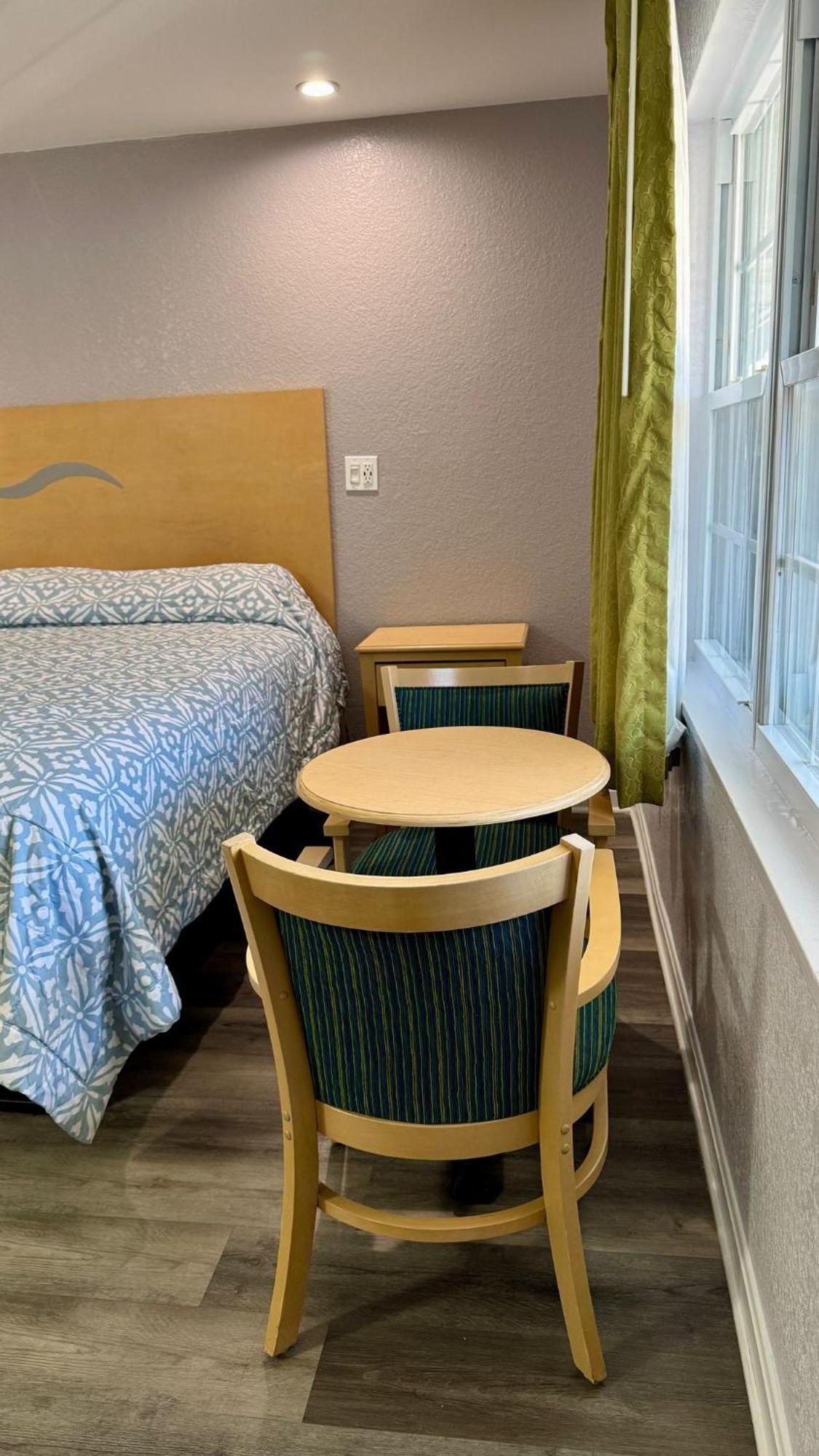 סאוגוס Chisholm'S Motor Inn מראה חיצוני תמונה