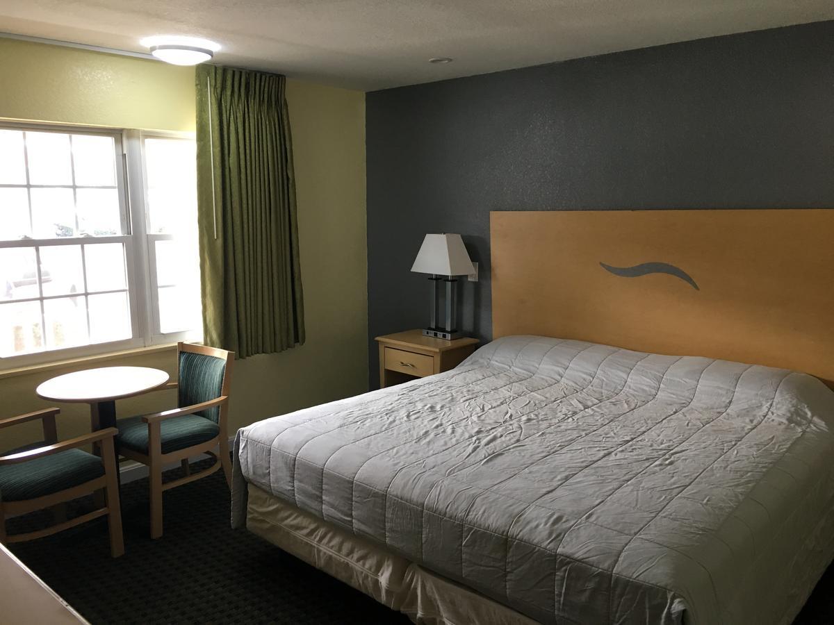 סאוגוס Chisholm'S Motor Inn מראה חיצוני תמונה