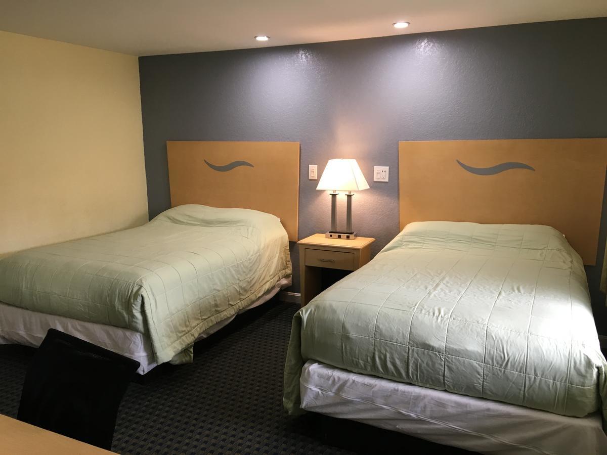 סאוגוס Chisholm'S Motor Inn מראה חיצוני תמונה