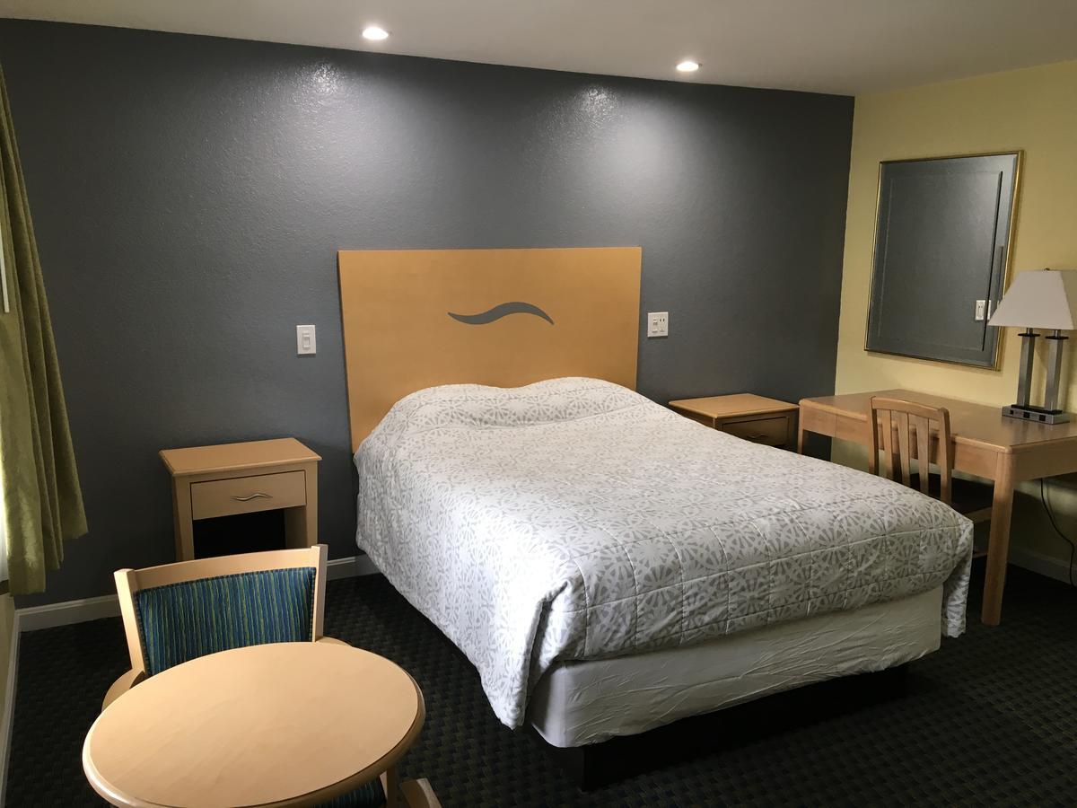 סאוגוס Chisholm'S Motor Inn מראה חיצוני תמונה